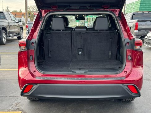 Used 2024 Toyota Highlander image 9