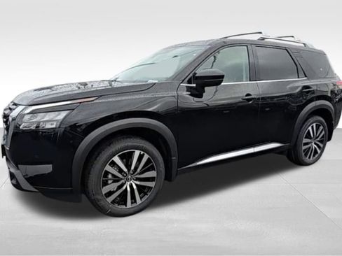 New 2025 Nissan Pathfinder Platinum image 4