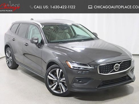 Used 2025 Volvo V60 B5 Cross Country Plus AWD/4WD image 1