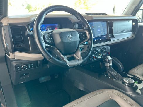 Used 2022 Ford Bronco Wildtrak image 14