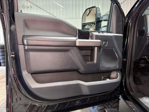 Used 2022 Ford F350 Platinum w/ FX4 Off-Road Package AWD/4WD image 14