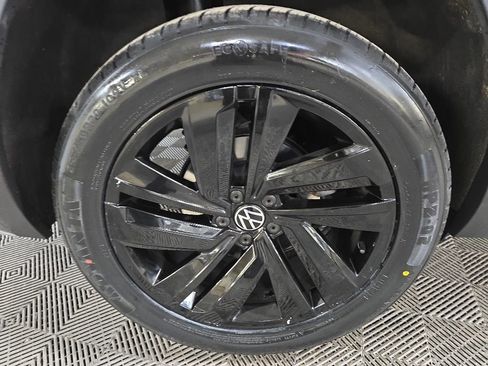 Used 2022 Volkswagen Atlas Cross Sport SE w/ Black Wheel Package AWD/4WD image 13