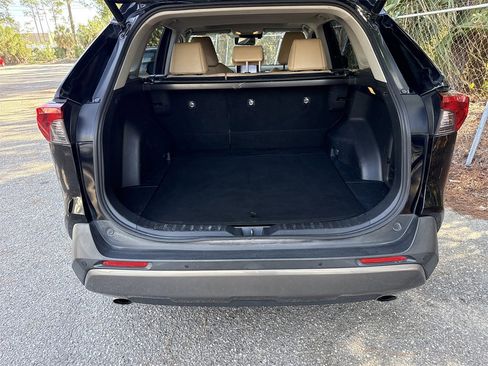 Used 2019 Toyota RAV4 Limited image 33