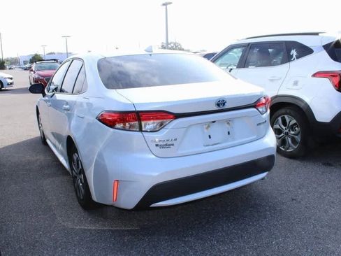 Used 2022 Toyota Corolla LE image 2