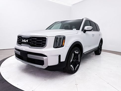 Used 2025 Kia Telluride S FWD image 15