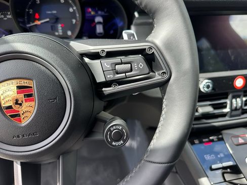 Used 2026 Porsche Macan AWD/4WD image 17