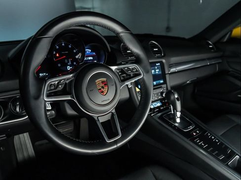Used 2023 Porsche 718 Cayman RWD image 4