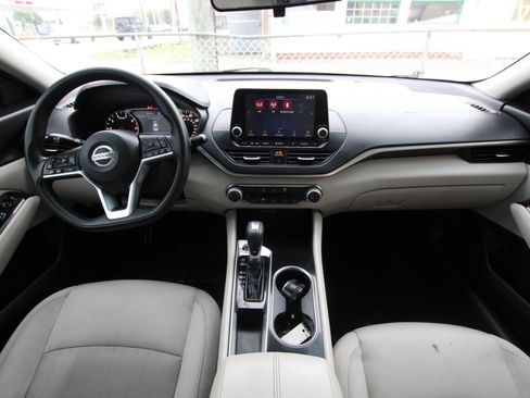 Used 2021 Nissan Altima 2.5 SV FWD image 13