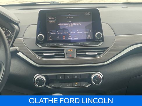 Used 2025 Nissan Altima 2.5 SV FWD image 19