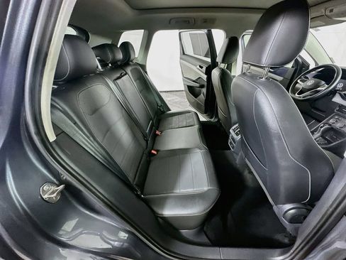 Used 2022 Volkswagen Taos SE w/ Panoramic Sunroof Package FWD image 10