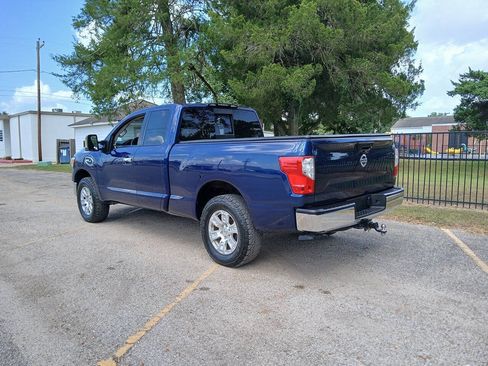 Used 2017 Nissan Titan SV RWD image 3
