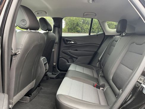 Used 2025 Chevrolet Trax LT w/ LT Convenience Package image 24