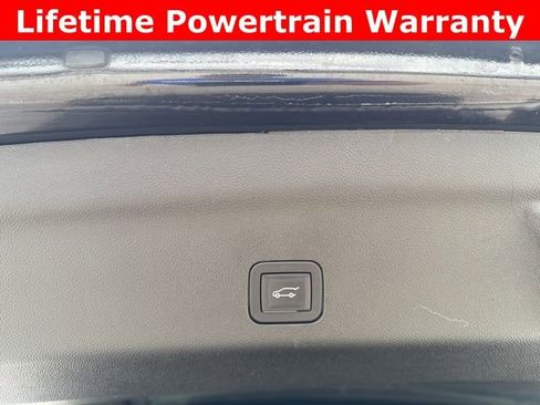 Used 2025 Chevrolet Suburban Z71 image 24