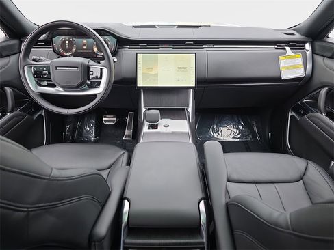 New 2025 Land Rover Range Rover Long Wheelbase SE image 9