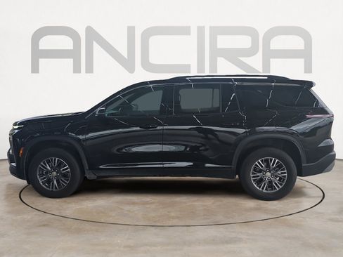 Used 2026 Chevrolet Traverse LT FWD image 4