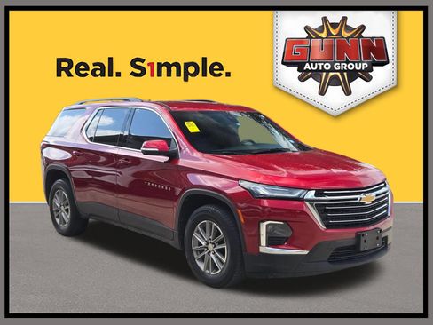 Used 2023 Chevrolet Traverse LT w/ Rear Camera Mirror Package FWD image 1