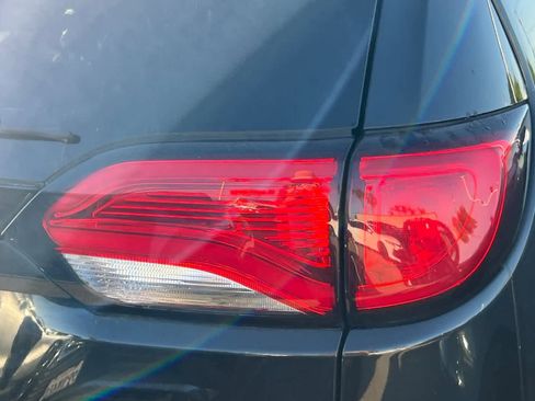 Used 2019 Chrysler Pacifica Limited w/ Advanced Safetytec Group image 18