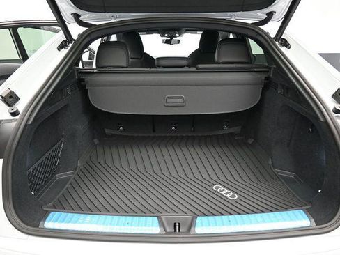 New 2026 Audi SQ5 Prestige image 12