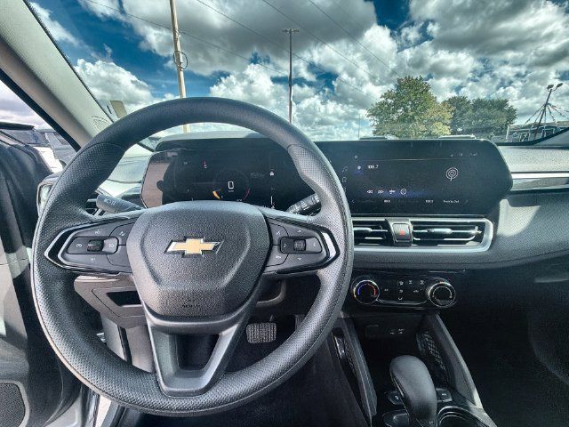 Used 2025 Chevrolet TrailBlazer LT AWD/4WD image 11