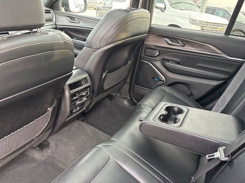 Used 2022 Jeep Grand Cherokee Overland AWD/4WD image 33