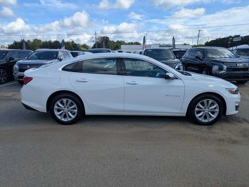 Used 2025 Chevrolet Malibu LT FWD image 2