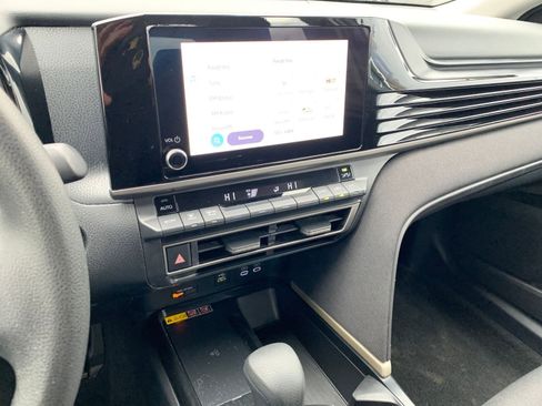 Used 2025 Toyota Camry LE image 18