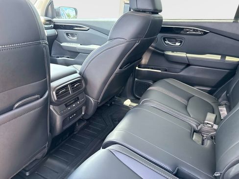 Used 2025 Honda Pilot EX-L image 14