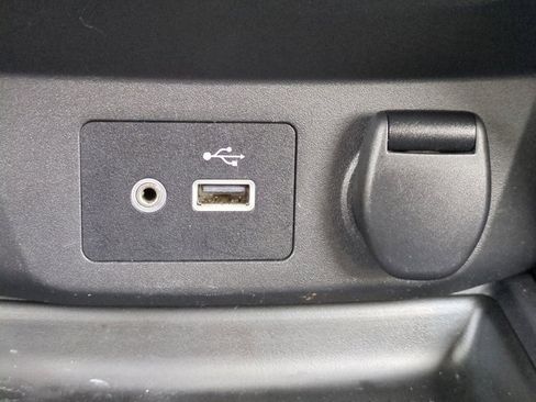 Used 2018 Nissan Rogue SV w/ Premium Package image 22