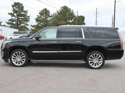 Used 2017 Cadillac Escalade ESV Luxury image 5