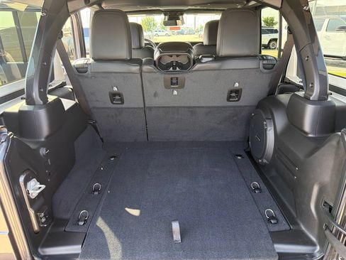 New 2026 Jeep Wrangler Unlimited Rubicon AWD/4WD image 17