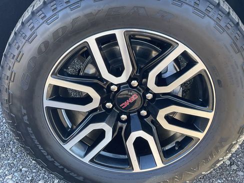 Used 2023 GMC Sierra 1500 AT4 image 33