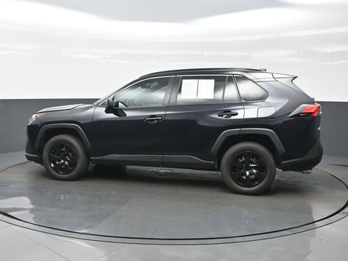 Used 2021 Toyota RAV4 LE AWD/4WD image 3