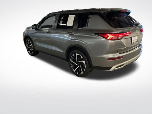 Used 2024 Mitsubishi Outlander SE image 3