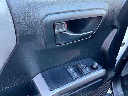 Certified 2022 Toyota Tacoma SR5 image 31