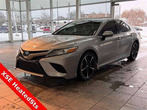 Used 2020 Toyota Camry XSE image 5