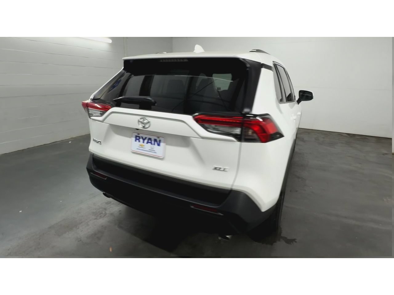 Used 2020 Toyota RAV4 XLE FWD image 8