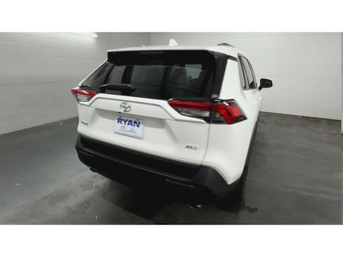 Used 2020 Toyota RAV4 XLE FWD image 8