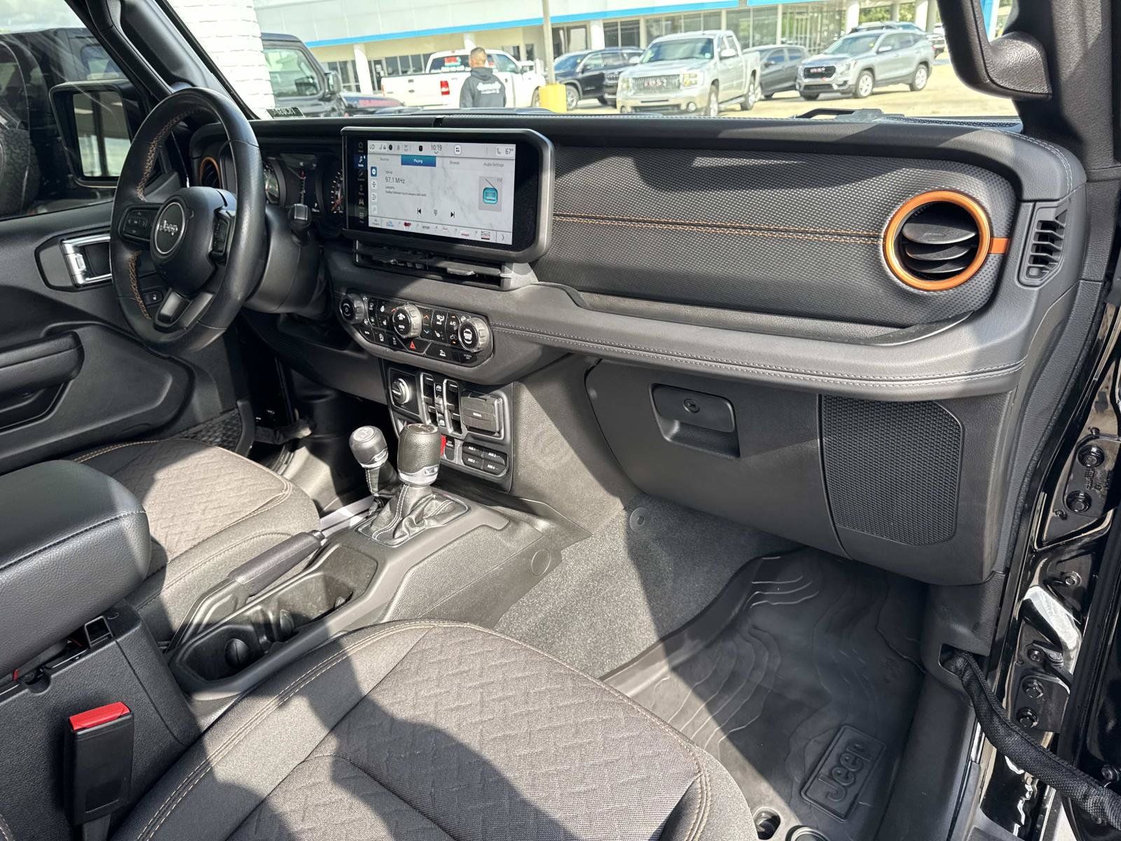 Used 2024 Jeep Gladiator Mojave w/ Convenience Group AWD/4WD image 12