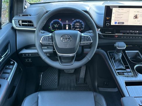 New 2026 Toyota Sienna XSE FWD image 14