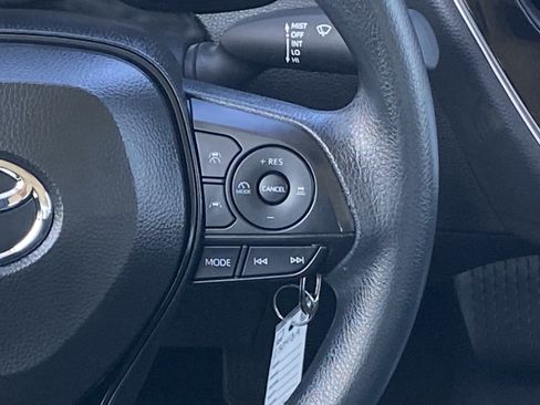 Certified 2025 Toyota Corolla LE FWD image 18