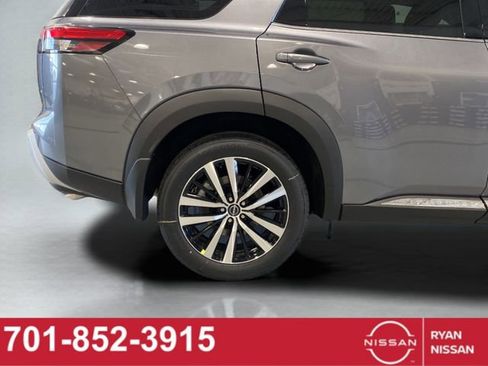 New 2025 Nissan Pathfinder Platinum image 21