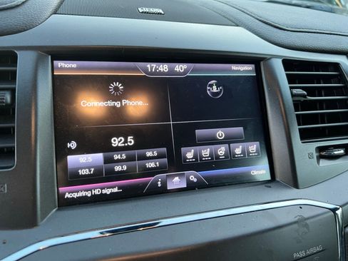 Used 2013 Lincoln MKS AWD image 19