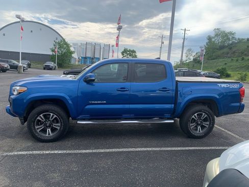 Used 2017 Toyota Tacoma TRD Sport w/ Premium & Technology Package AWD/4WD image 6