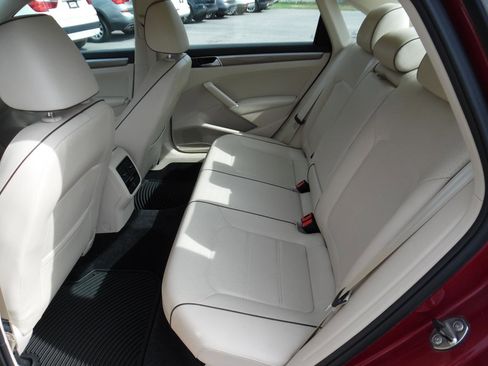 Used 2016 Volkswagen Passat 1.8T SE w/ Lighting Package (P06) image 18