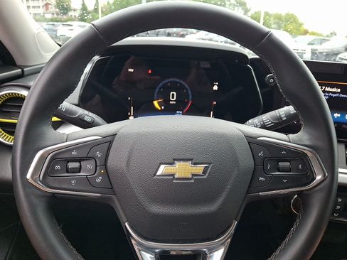 Used 2024 Chevrolet Trax LT w/ Driver Confidence Package FWD image 19