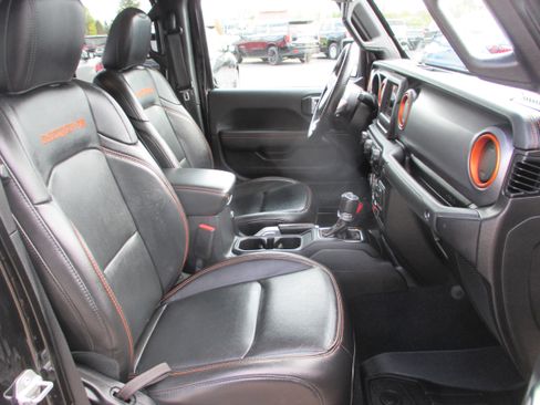 Used 2021 Jeep Gladiator Mojave w/ Cold Weather Group AWD/4WD image 13