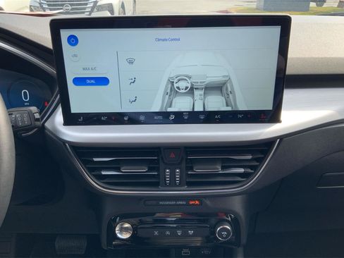 Used 2025 Ford Escape Platinum image 34