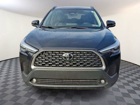 Used 2025 Toyota Corolla Cross XLE FWD image 2