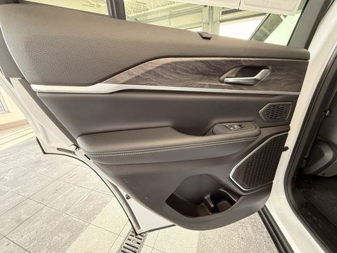 Used 2024 Jeep Grand Cherokee Limited 4xe w/ Luxury Tech Group II image 42