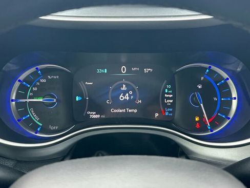 Used 2022 Chrysler Pacifica Touring-L w/ Uconnect Theater Family Group FWD image 32